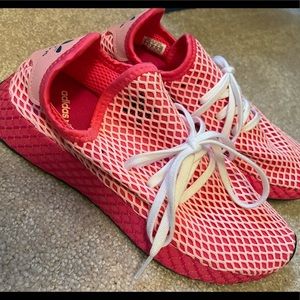 Adidas pink tennis shoes